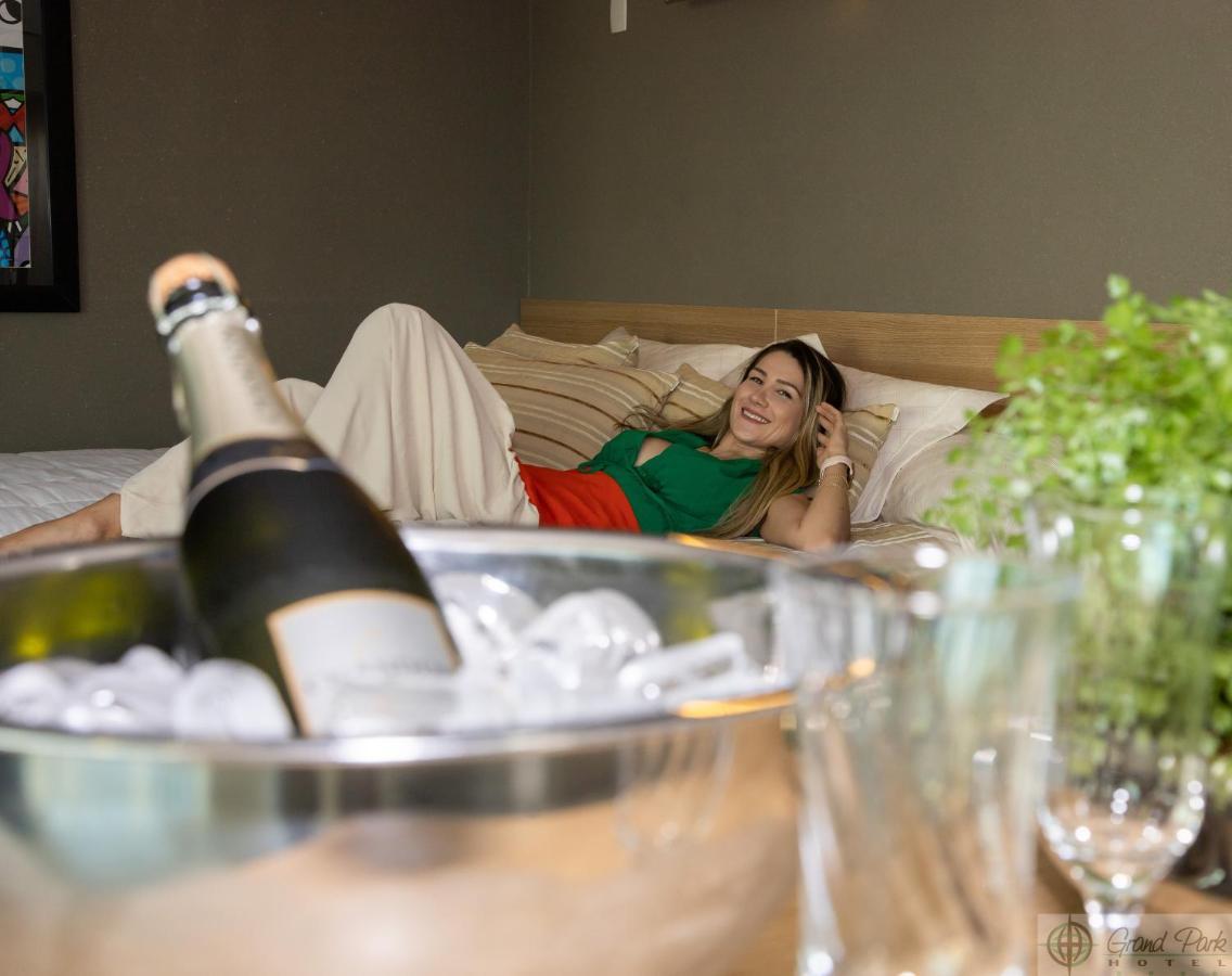 Hotel Grand Park Кампо Гранде Екстериор снимка