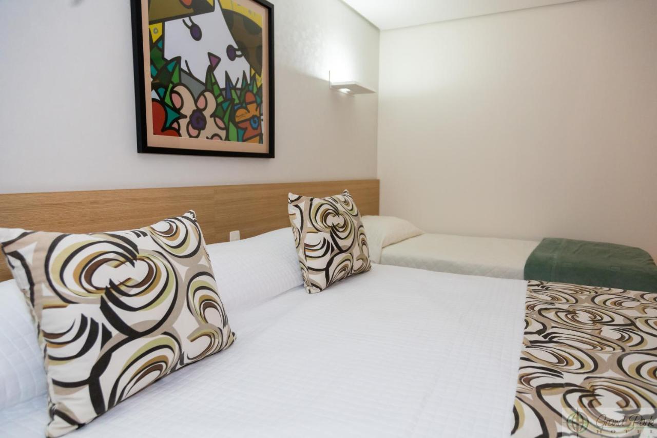 Hotel Grand Park Кампо Гранде Екстериор снимка