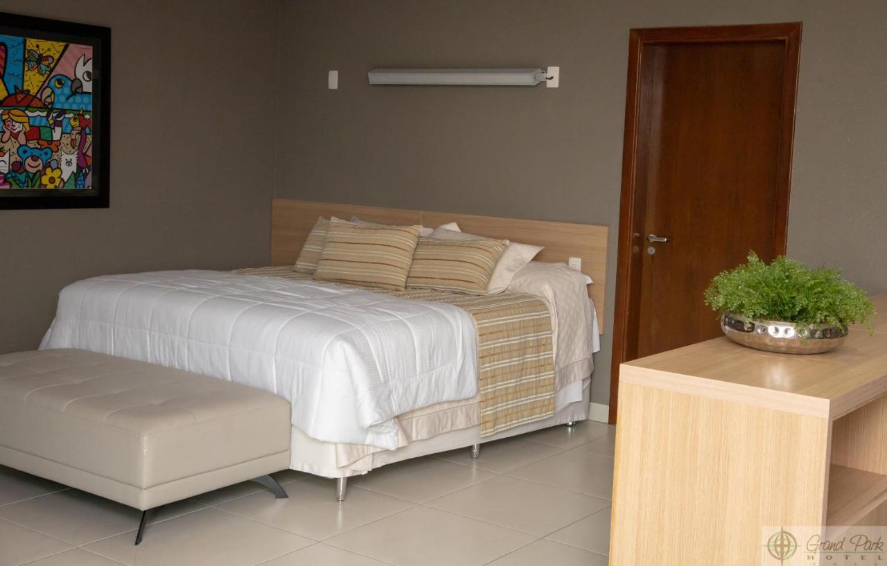 Hotel Grand Park Кампо Гранде Екстериор снимка