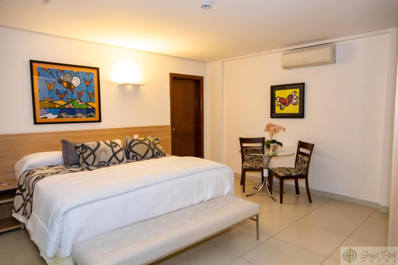 Hotel Grand Park Кампо Гранде Екстериор снимка