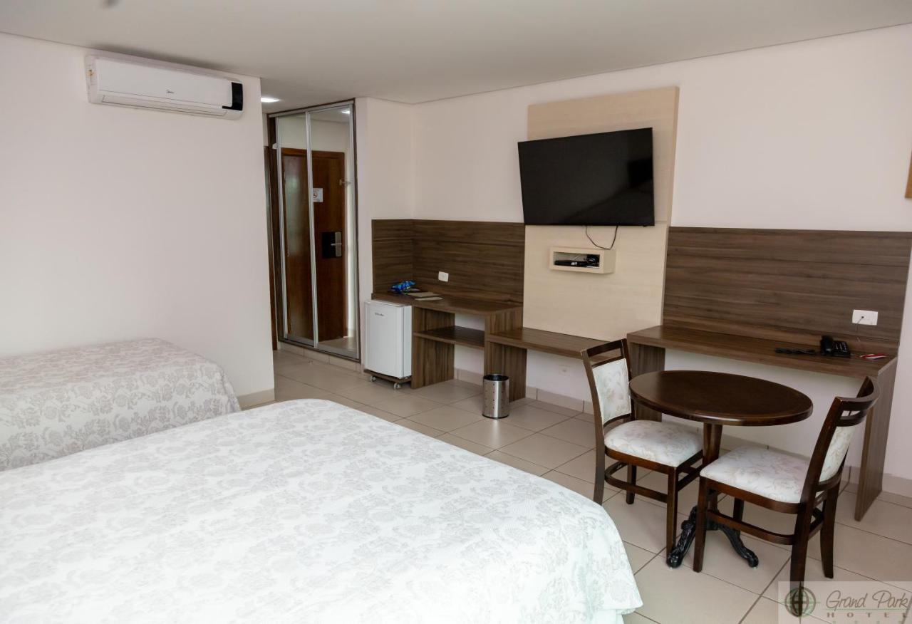Hotel Grand Park Кампо Гранде Екстериор снимка