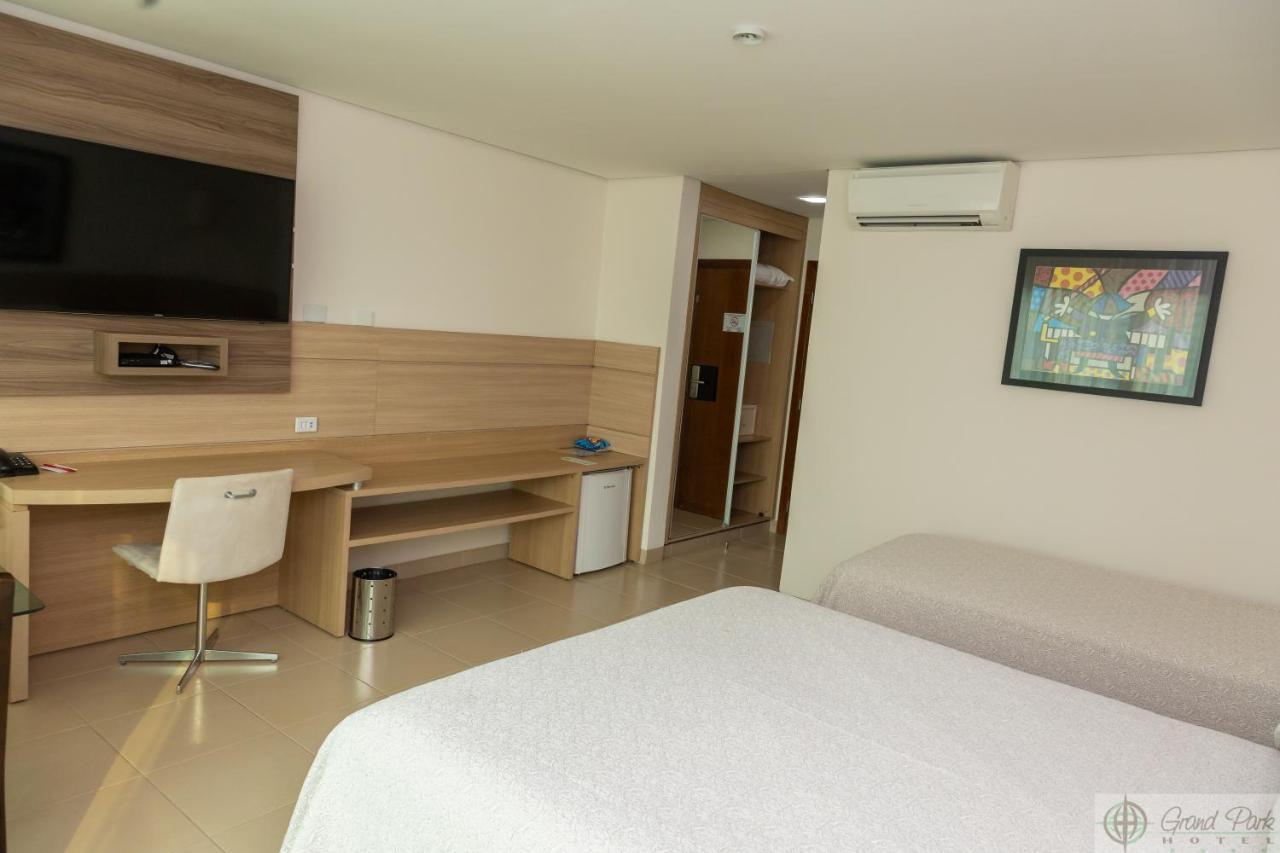 Hotel Grand Park Кампо Гранде Екстериор снимка