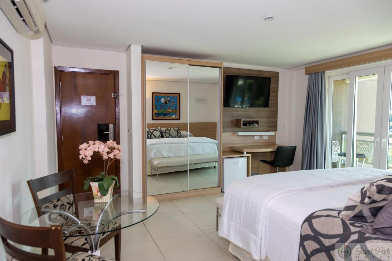 Hotel Grand Park Кампо Гранде Екстериор снимка